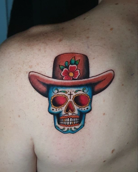 tatuaje watercolor calavera con sombrero espalda