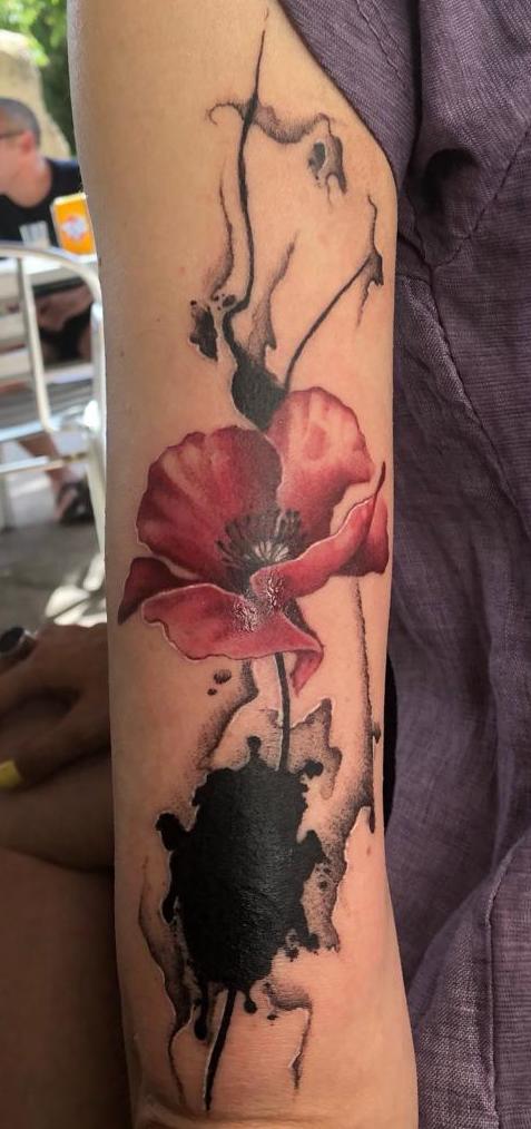 Tatuaje cover up en el brazo