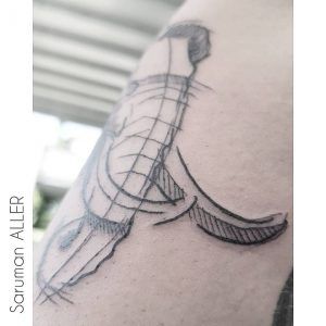 Tatuaje minimalista de la cabeza de un mamut