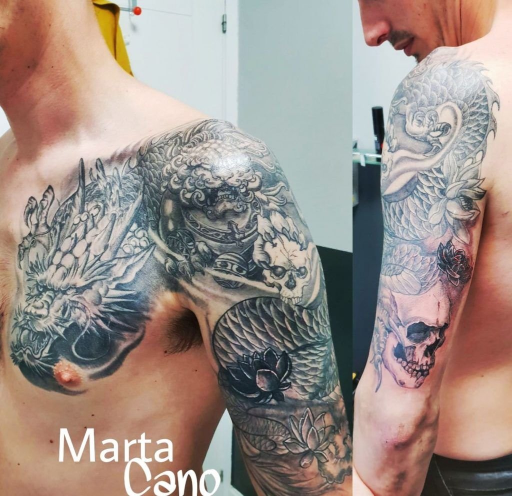 Tatuaje dragón estilo realismo en el pecho y brazo