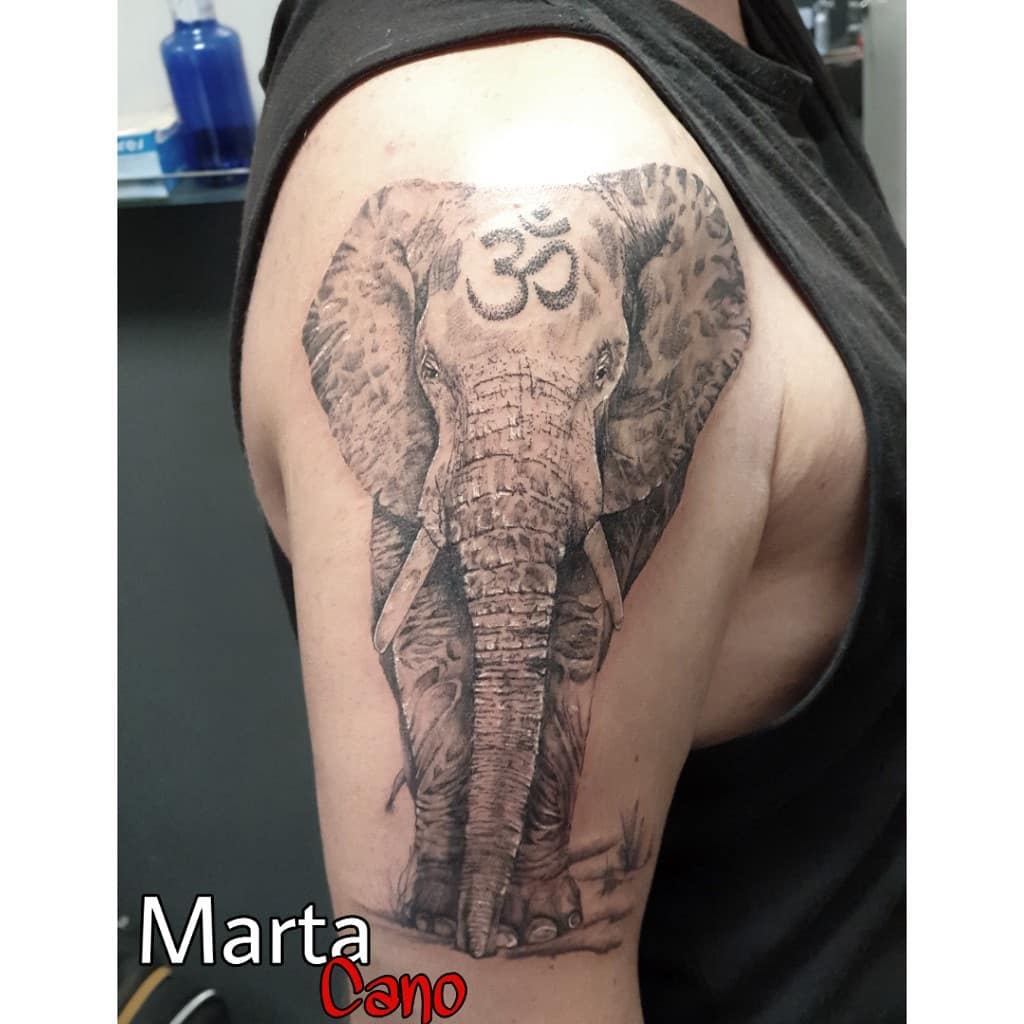 Tatuaje de un elefante estilo realismo en el brazo