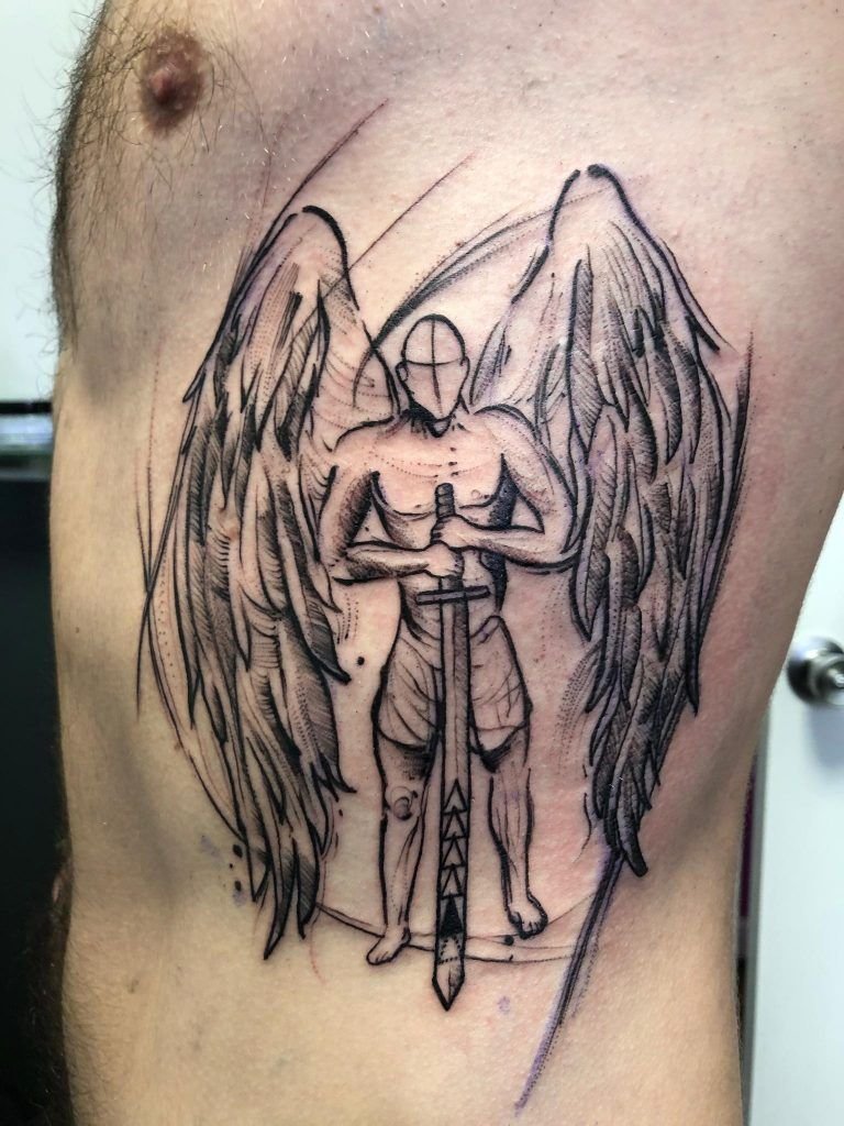 Tatuaje ángel con una espada estilo minimalista con líneas finas