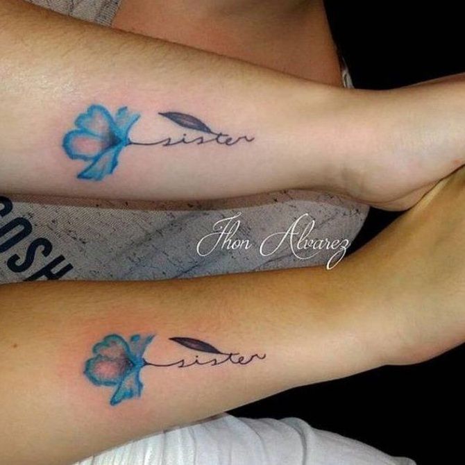 Tatuaje flor estilo realismo a color con el tallo estilo lettering