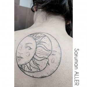 tatuaje minimalista de sol y luna en la espalda