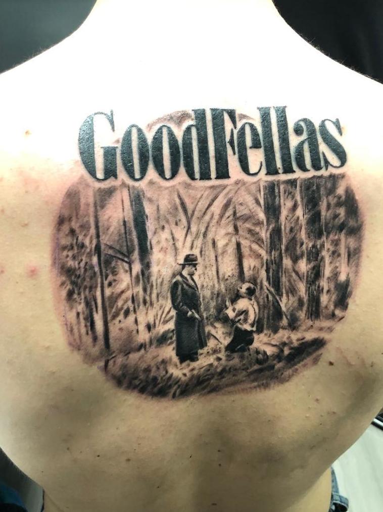 Tatuaje escena de la película Goodfellas en la espalda