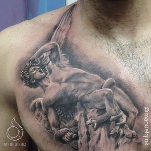 Tatuaje realista del Ángel Caído de Bellver.
