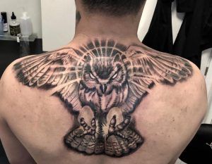 tatuaje realista búho