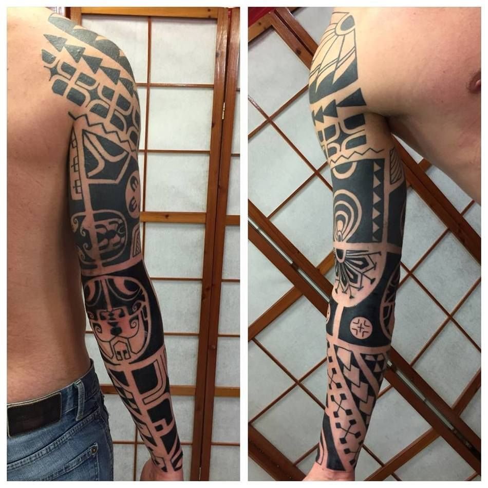 tatuaje isleño o marí en el brazo