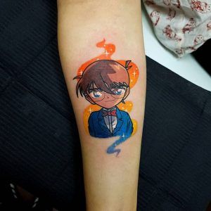 Tatuaje de un personaje de unos dibujos animado a color en el antebrazo