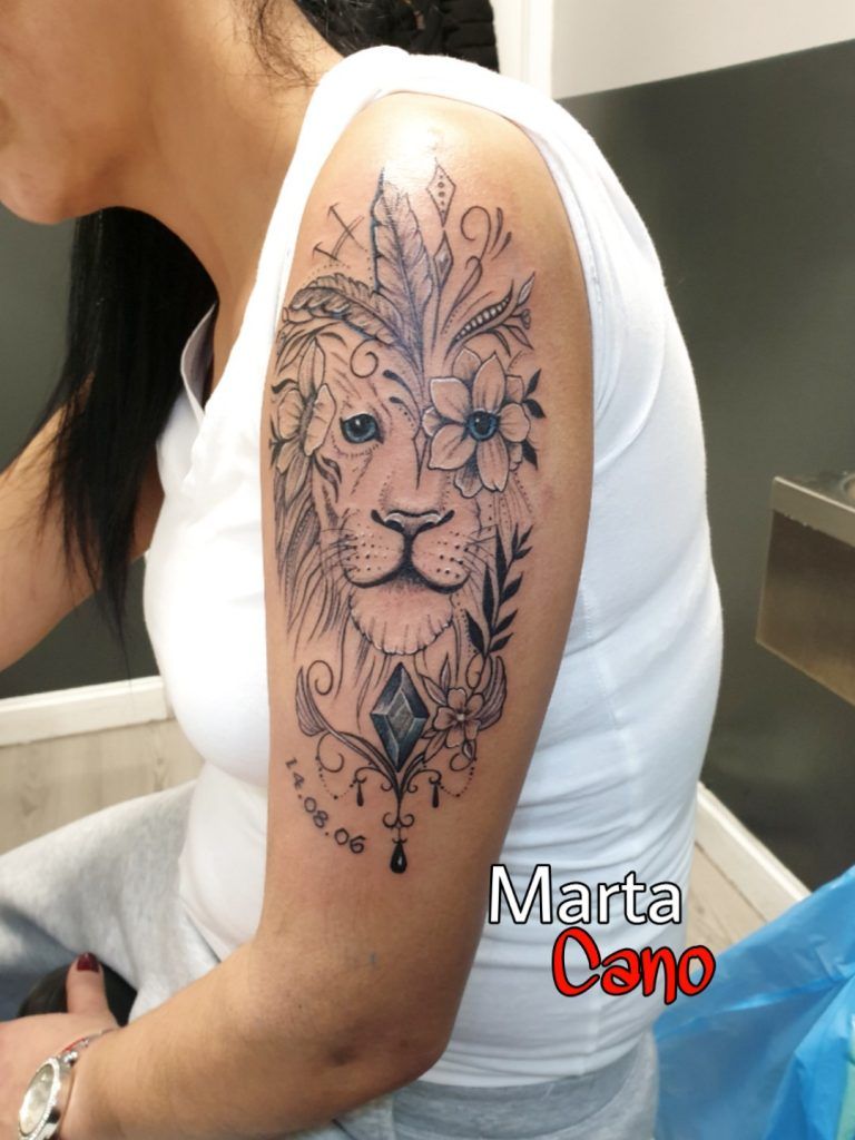 tatuaje minimalista de león