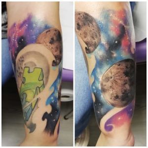 Tatuaje planetas con efecto watercolor