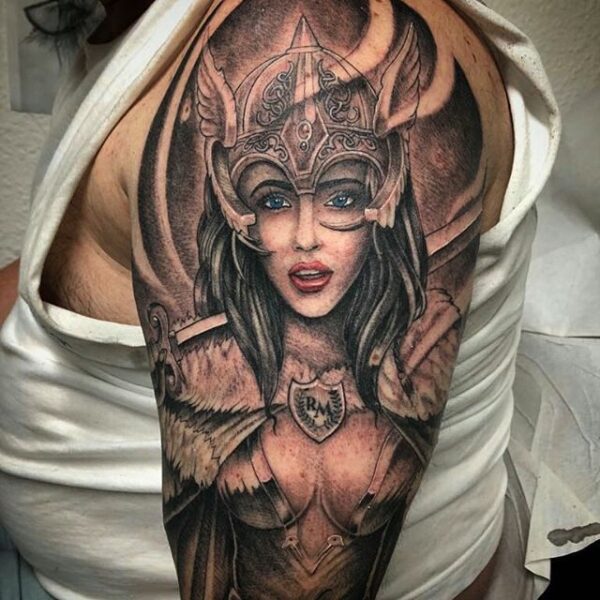 Guerrera vikinga Guerrera vikinga