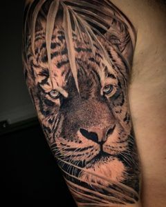 tatuaje tigre brazo
