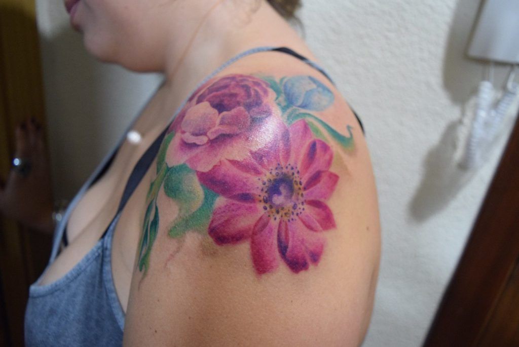 flores en el brazo
