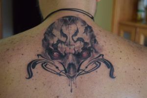 Demonio tattoo en la espalda