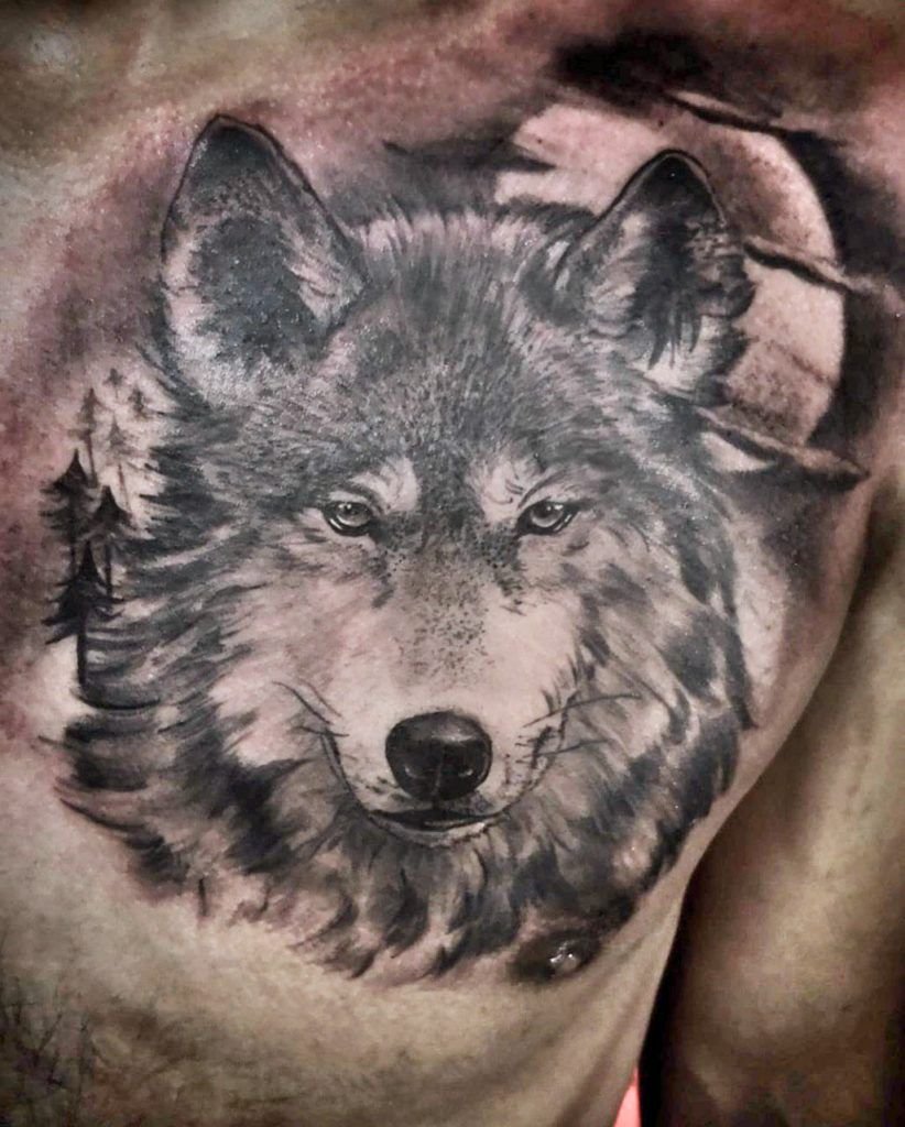 tatuaje realista de lobo