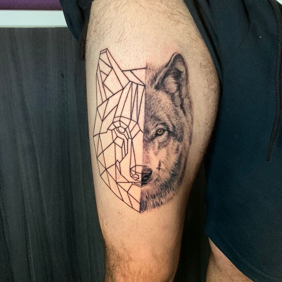 tatuaje de un lobo realista y minimalista