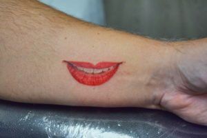 labios realismo tattoo