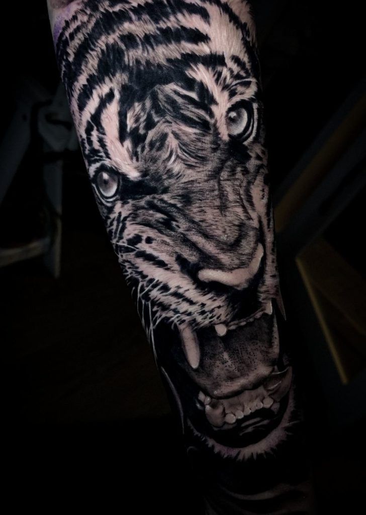 Tigre realista tattoo