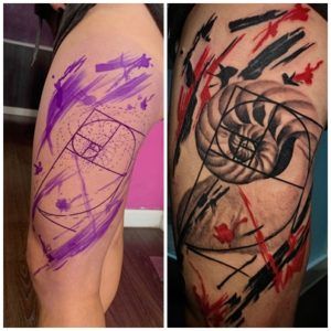 Tatuaje en la pierna estilo trash polka
