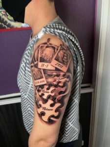 Tatuaje rompecabezas con fotografías estilo realismo con lettering