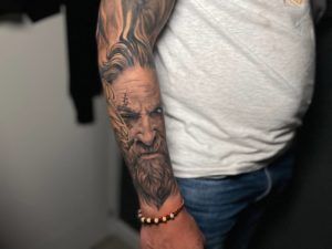 Tatuaje en el antebrazo estilo realismo