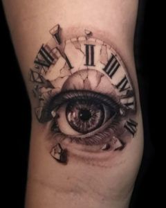 tatuaje de un ojo en el brazo