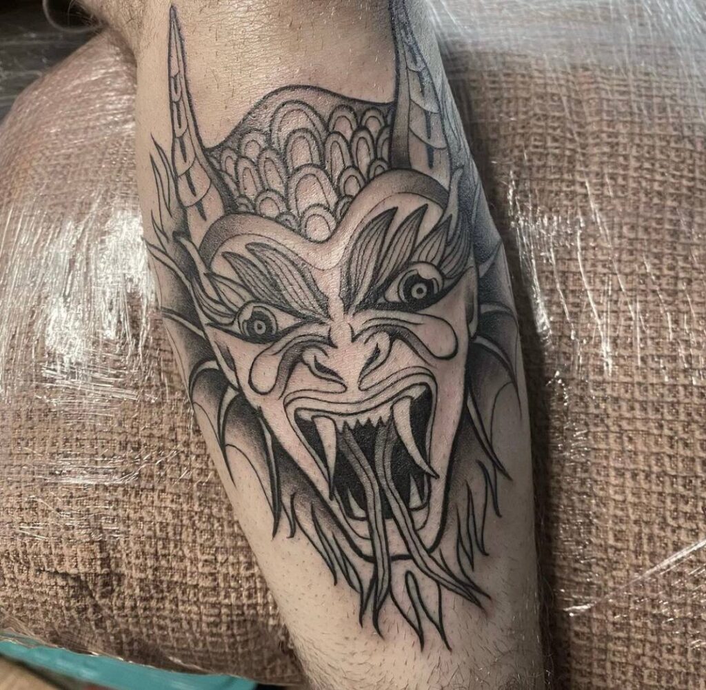 tatuaje blackwork dragón chino