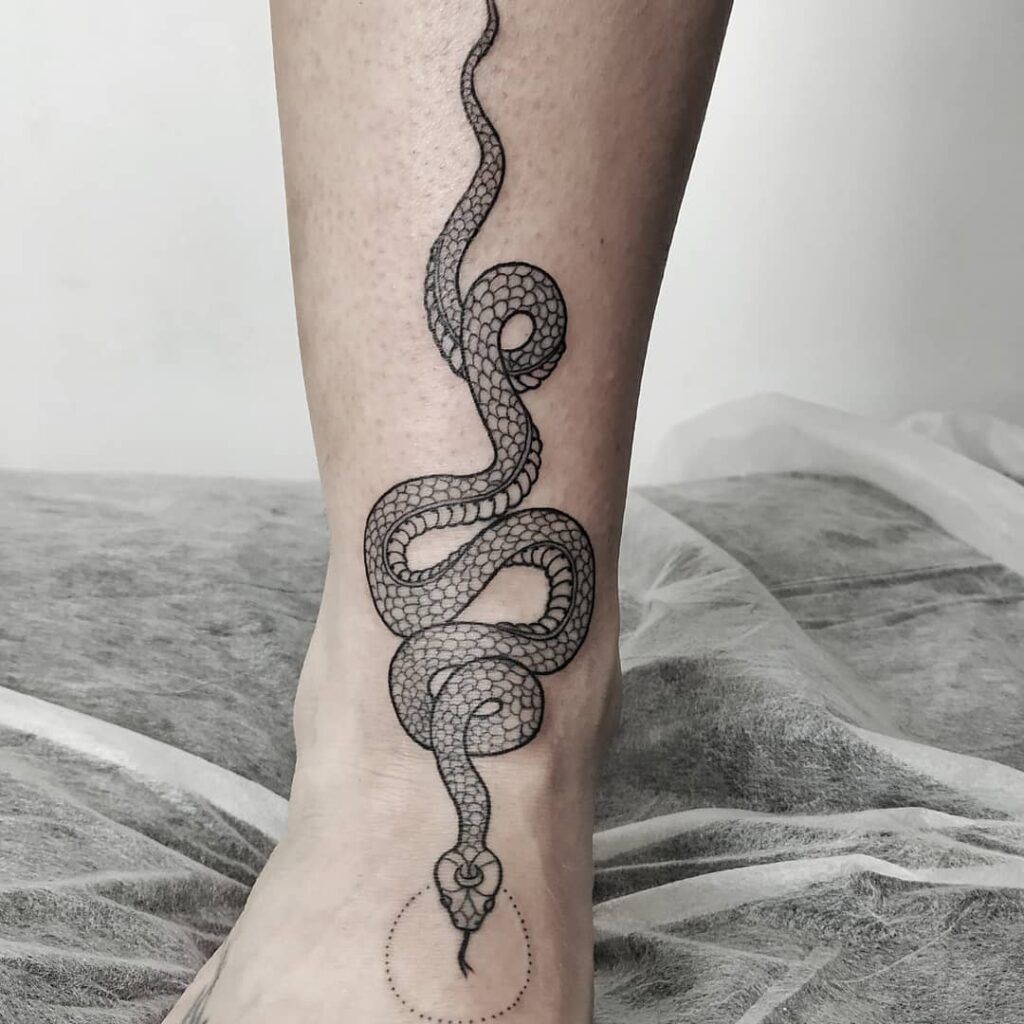 fine line tattoo serpientes