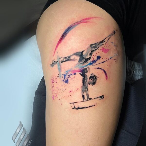 Tatuaje watercolor gimnasta Tatuaje watercolor gimnasta