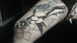 tatuaje blackwork serpiente