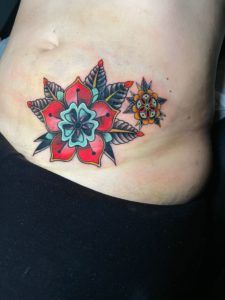 flores tatuaje tradicional