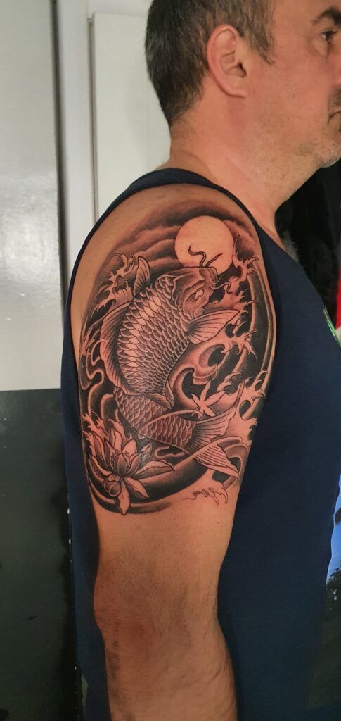 tatuaje estilo oriental en el brazo