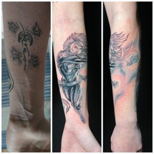 Coverup en el antebrazo Capitana Marvel