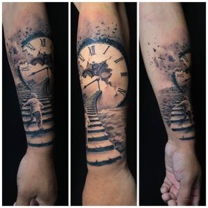 tatuajer realista reloj