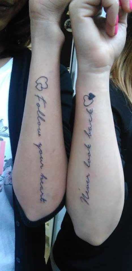 tatuaje letras con corazones