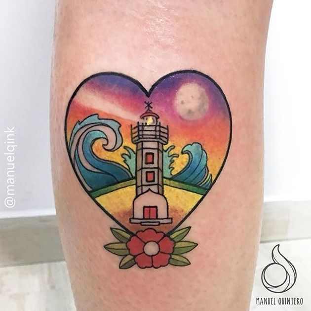 tatuaje de un corazón con un faro en el medio y una flor estilo old school