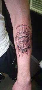 Ojo neotradicional tattoo