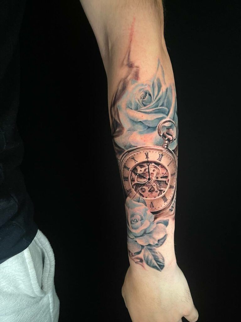 rosas y reloj tattoo