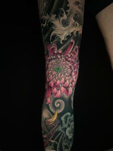 tatuaje japones en pierna