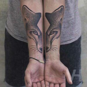 tatuaje de un zorro en los 2 antebrazos