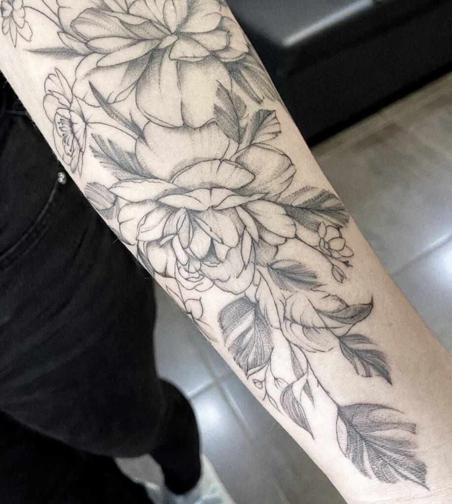 tatuajes flores en el antebrazo