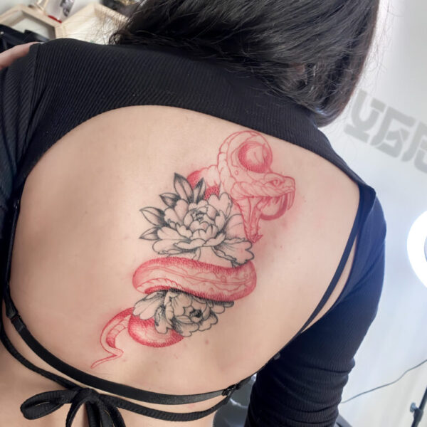 Tatuajes de flores y linea fina Tatuajes de flores y linea fina