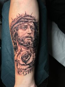 Tatuaje Cristo realista