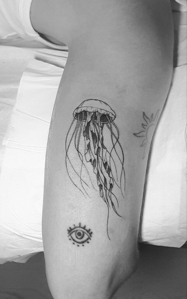 tatuaje blackwork medusa