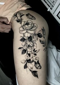 tatuaje blackwork flores