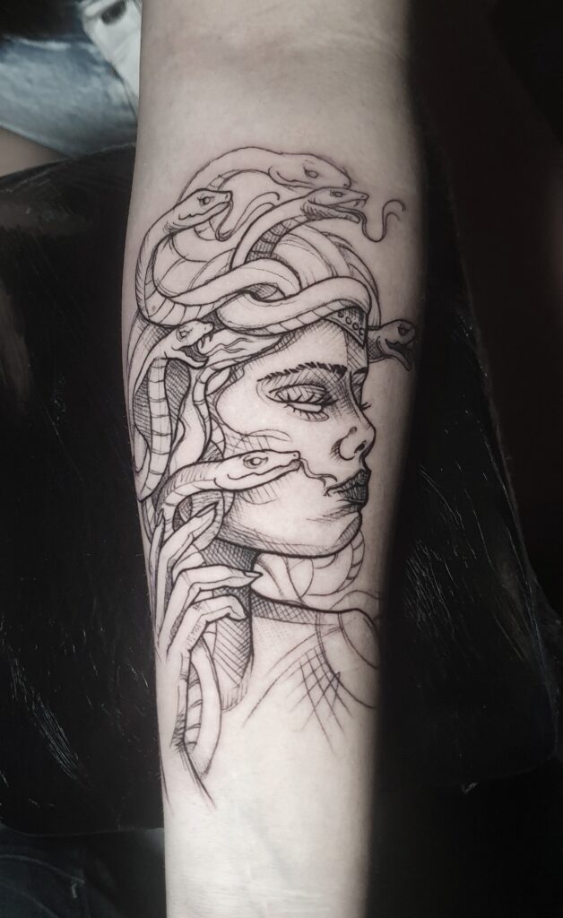 tatuaje realista medusa