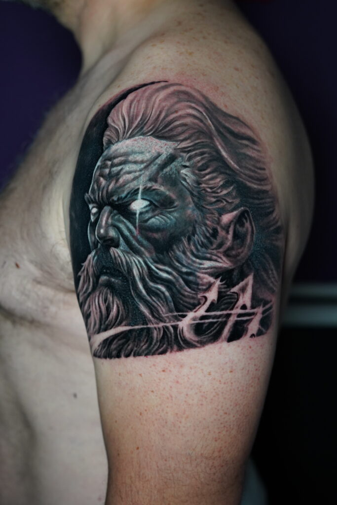 tatuaje realismo a color retrato Poseidón