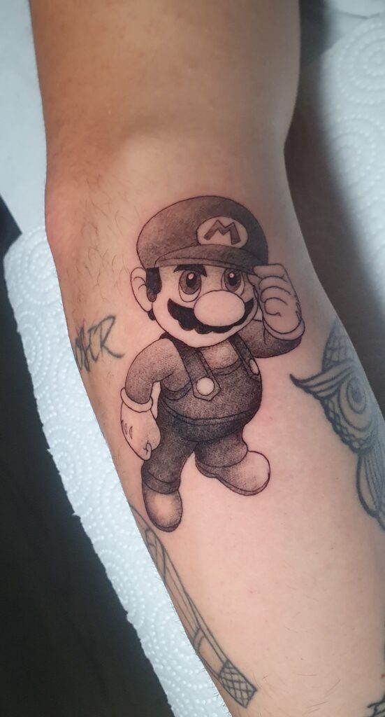 tatuaje blackwork Mario Bros