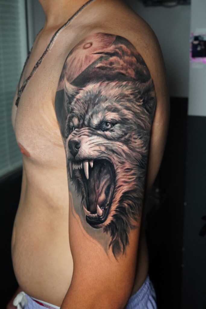 tatuaje realismo lobo